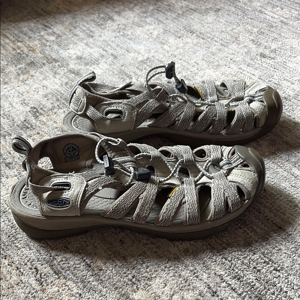 Keen Gray outdoor Sandals - women’s size 7.5 - great condition - hard toe